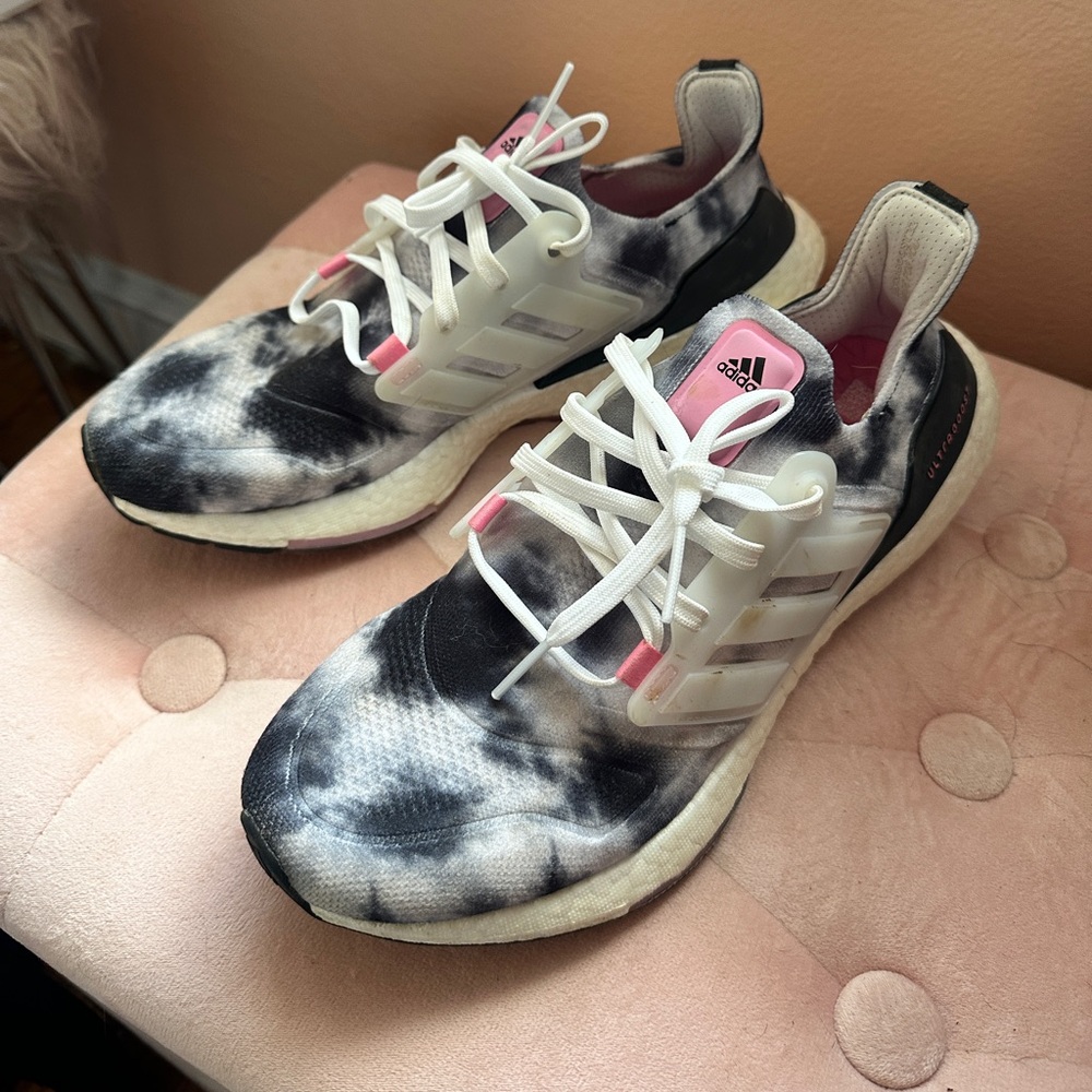 Black and white Adidas Originals Ultra Boost trainers 9.5 Womens